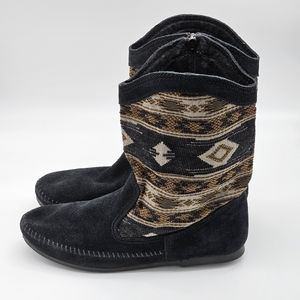 Minnetonka Embroidered Baja Slouch Boot Moccasins Black Suede Leather 9